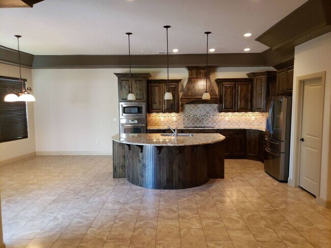 Building Photo - Home Near Sunbrook Golf Course - Dog Friendly
