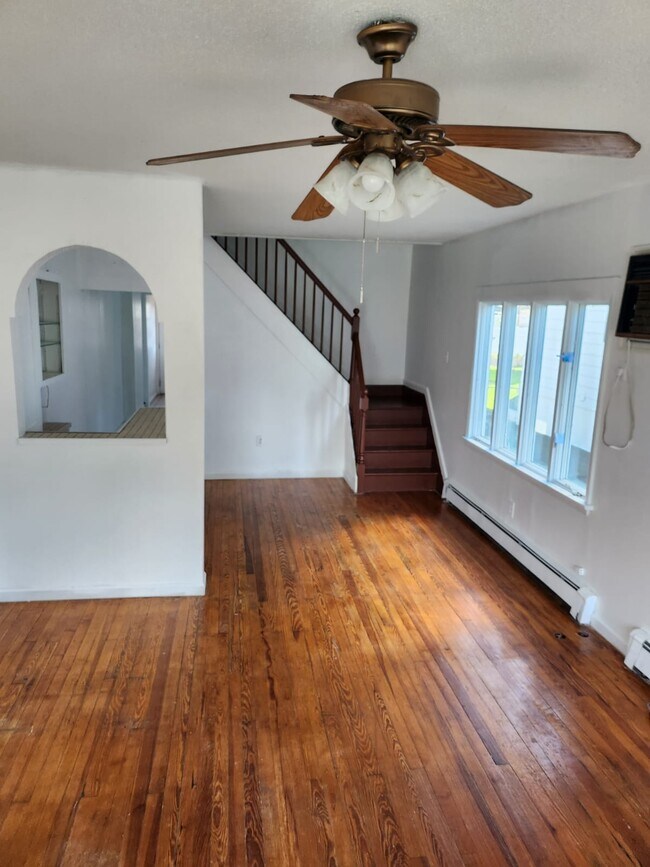 Building Photo - 648 E Scott St