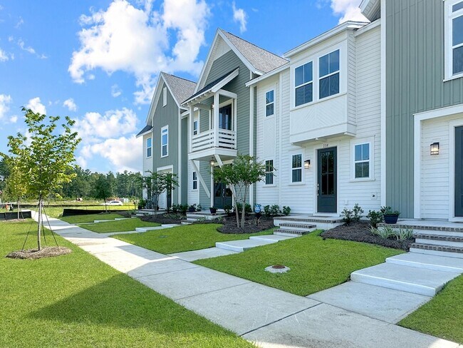 Building Photo - 258 Symphony Ave