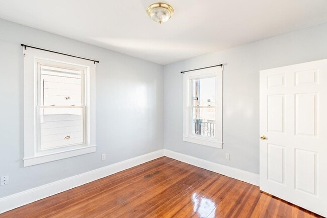 Building Photo - 15 Groom St