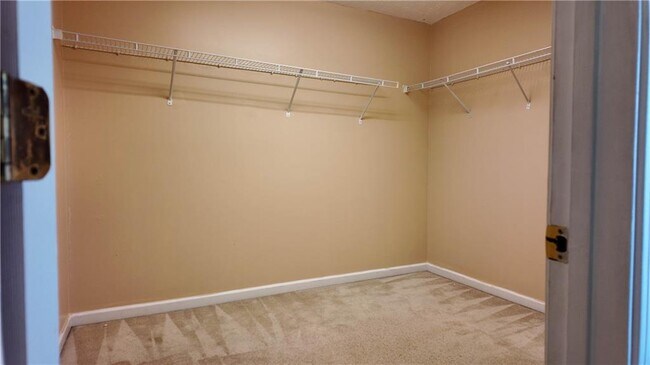 Building Photo - 2760 Rusticwood Dr SW