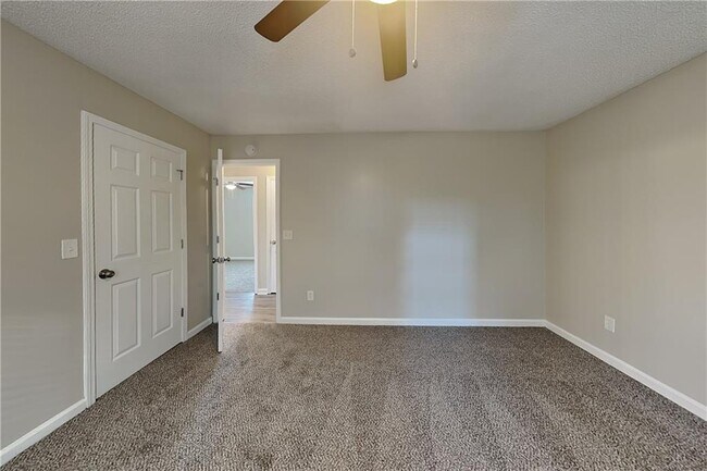 Building Photo - 102 Ashford Dr