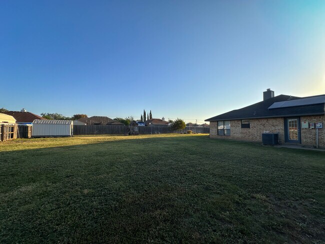 Building Photo - 2701 Littlepine Dr
