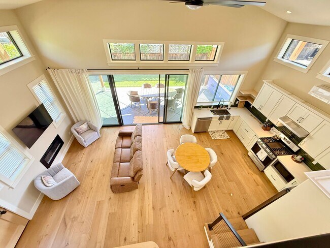 Building Photo - Beautiful Furnished New Construction Calis...