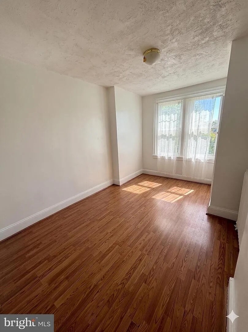 Building Photo - 1515 Dyre St