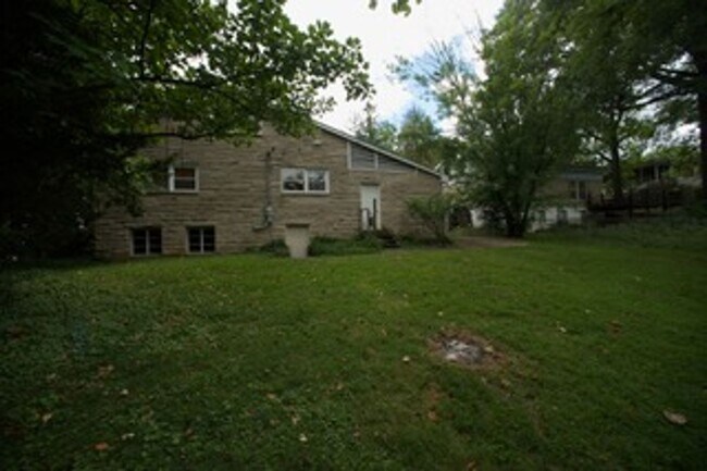 Building Photo - Beautiful 4 BD/2 BA Home !