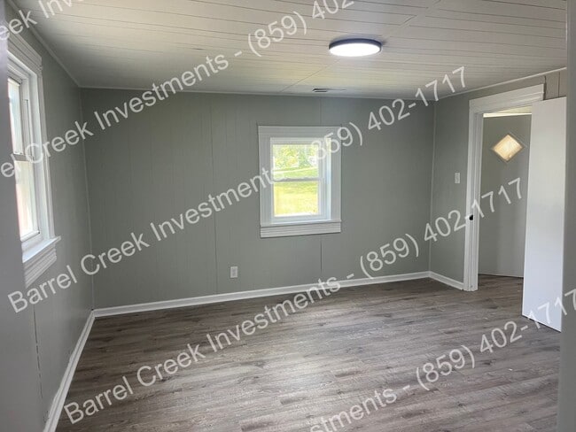 Building Photo - Newly Renovated 2-Bedroom, 1-Bath Home wit...