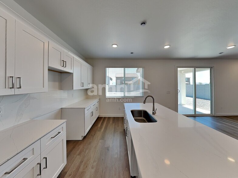 Building Photo - 9754 W Luxton Ln