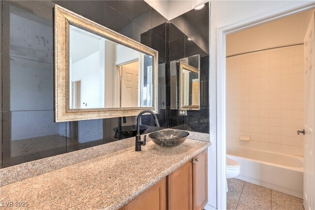 Building Photo - 10227 Sunset Gardens Dr
