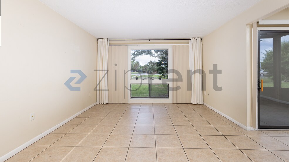 Building Photo - Unit
