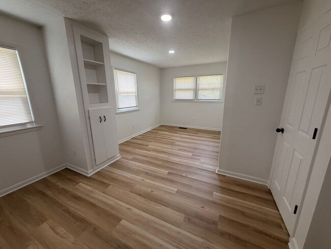 Building Photo - 139 Ingleside Dr