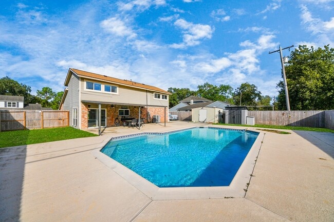 Building Photo - 601 E Castle Harbour Dr