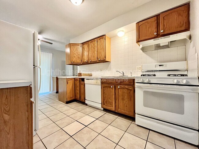 Building Photo - 1745 Dawes Ct SE