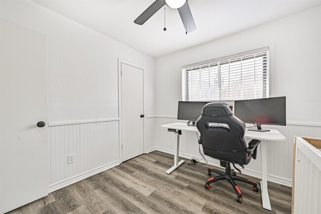 Building Photo - 212 E Castle Harbour Dr