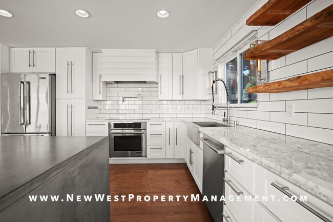 Building Photo - Exquisite Pacific Beach 4 bedroom located on a quiet cul-de-sac in the coveted Floral Terrace com...