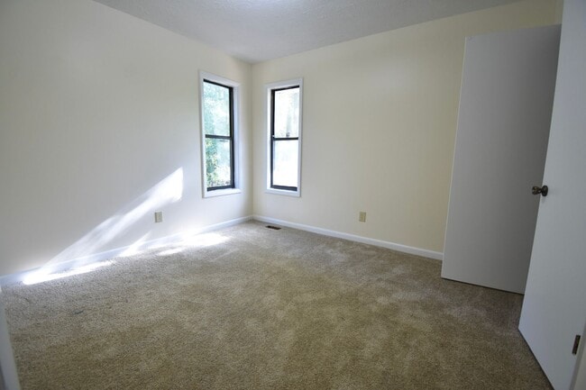 Building Photo - Coming Soon w/ New Interior Paint- 3 Bedroom 2 Bathroom- No Pets