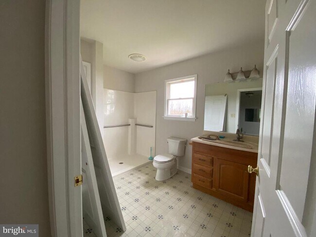 Building Photo - 2063 Hill Rd