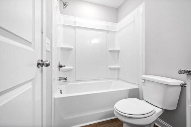 Building Photo - 5 Bedroom Home For Rent in St. Bethlehem Area!