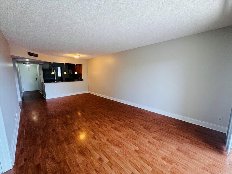 Building Photo - 8020 Colony Cir N