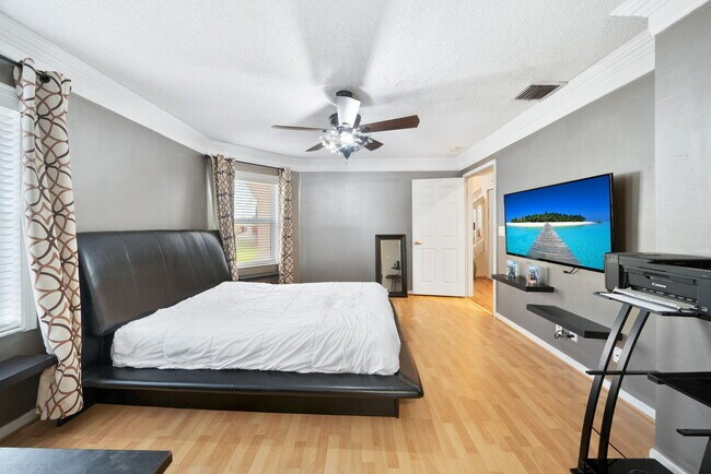 Building Photo - 10569 Pelican Dr