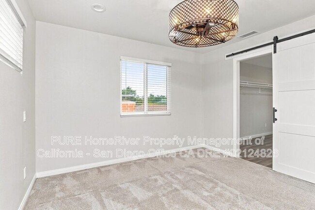 Building Photo - 2025 Ainsley Rd