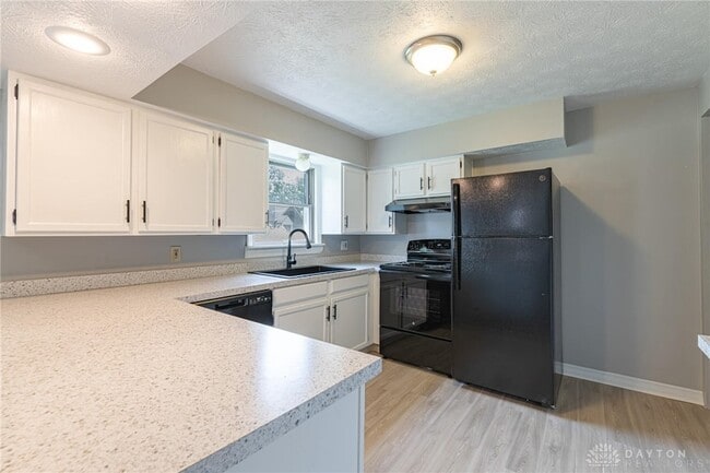 Building Photo - 521 Oakview Dr