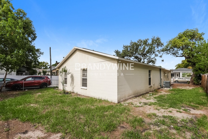 Building Photo - 2901 N 12th St