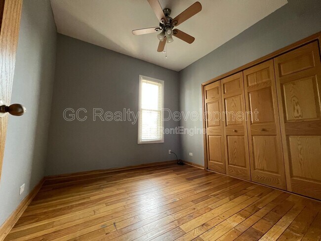 Building Photo - 2145 N Lakewood Ave