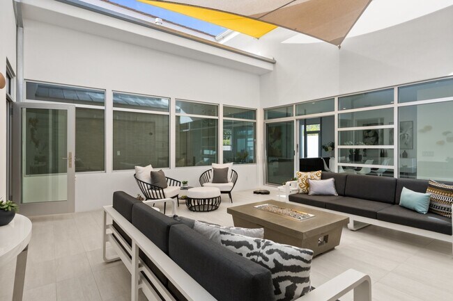Building Photo - 48674 Vista Viejo Dr