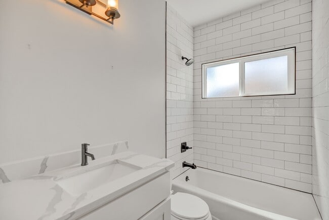 Building Photo - 831 Bradwell Dr