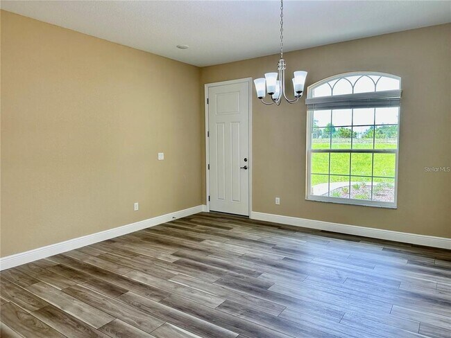 Building Photo - 13075 House Finch Rd