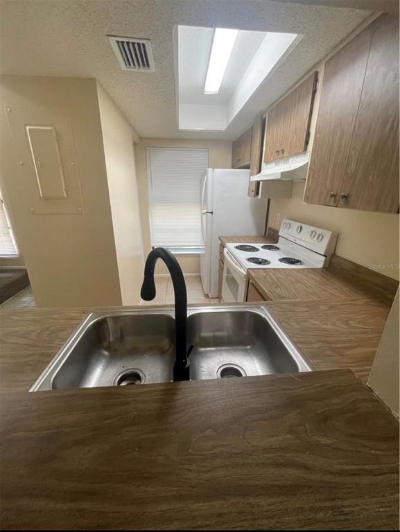 Building Photo - 890 Mecca Dr