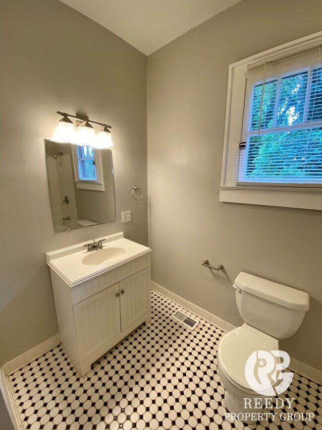 Building Photo - Hampton Heights