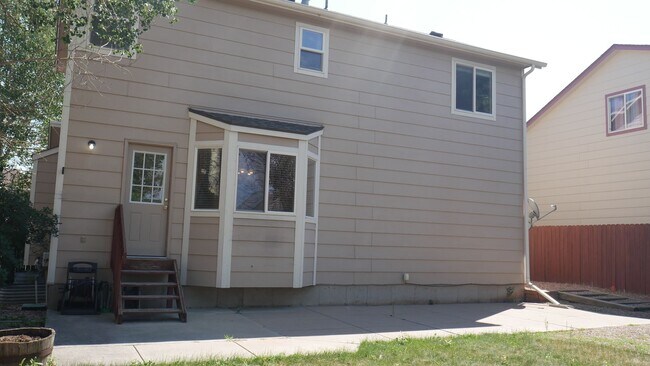 Building Photo - 4 Bed 3 Bath off Dublin/Powers w/AC- Avail...