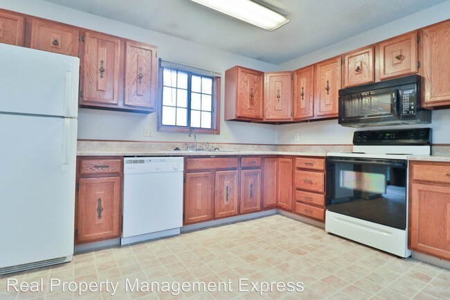 Building Photo - 3605 S Marion Rd