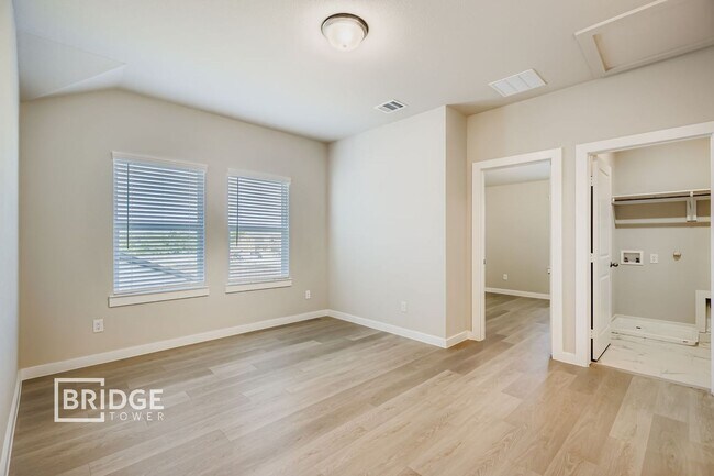 Building Photo - 1009 Kelsey Dr