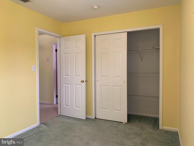 Building Photo - 35 Oakmont Terrace