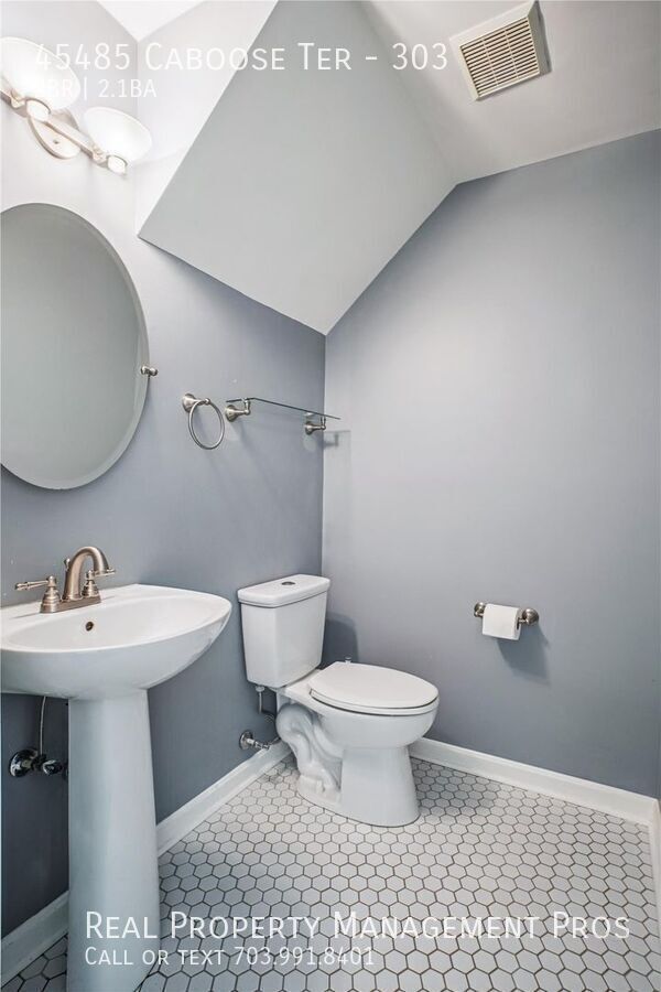 Building Photo - 45485 Caboose Terrace