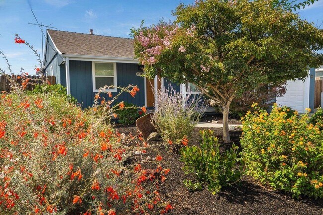 Building Photo - Light-Filled San Leandro Gem w/ Dual Garages & Expansive Yard