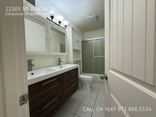 Building Photo - 12305 NE Brazee St