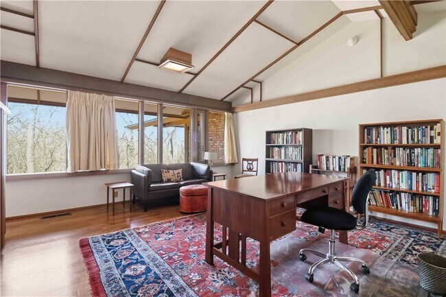 Building Photo - 951 Pembroke Rd