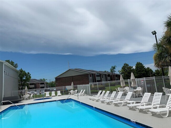 Building Photo - 1400 Gandy Blvd N