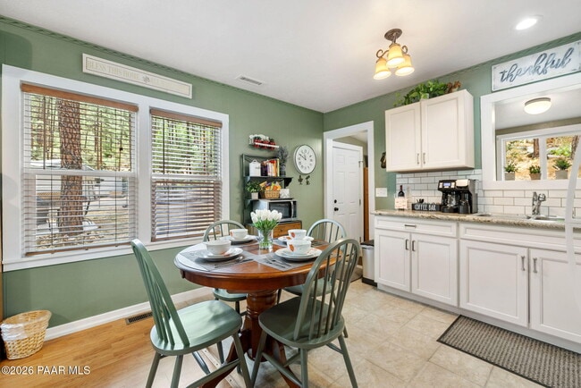 Building Photo - 805 Canyon Dr