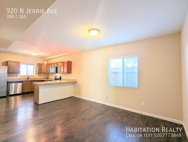 Building Photo - 920 N Jerrie Ave