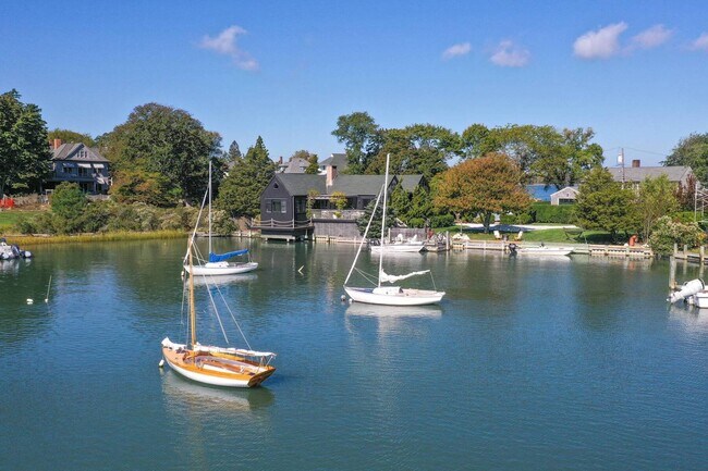 Building Photo - 8 Chequit Ave