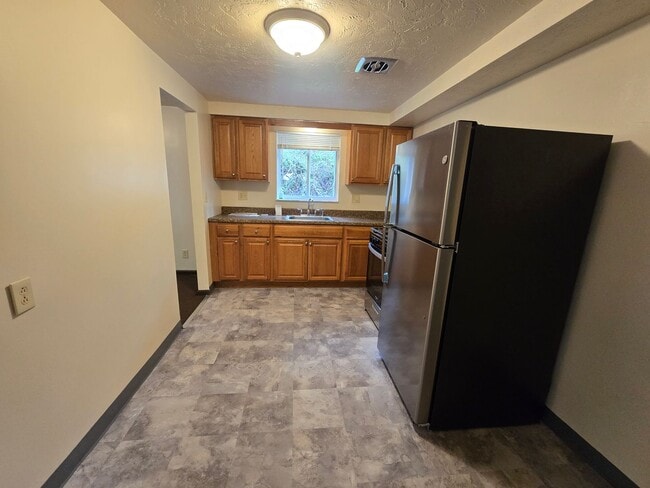 Building Photo - 3 Bedroom Townhouse - Penn Hills School District - Available NOW!