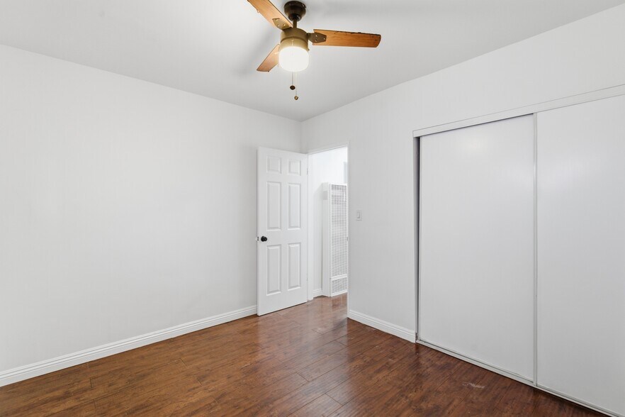 Building Photo - 534 Hyde Park Pl