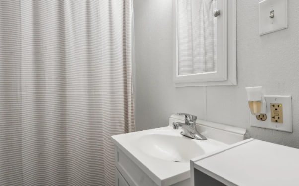 Building Photo - 41 Burbank St