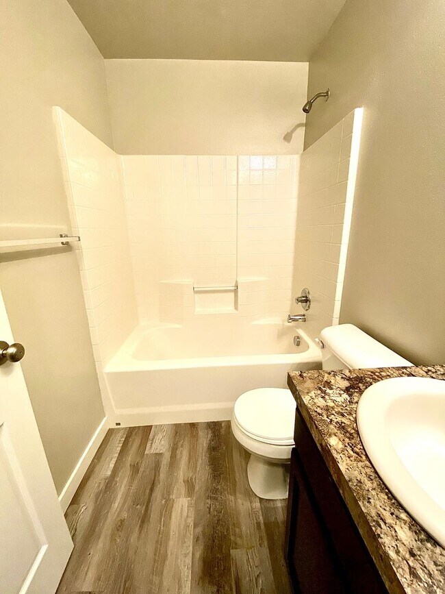 Building Photo - 4 Bedroom + Bonus with 2 baths available 8/22