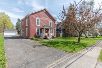 Building Photo - Charming 3Bed/2Bath Home Minutes from Fort Drum | Pet Friendly | Garage + Spacious Yard